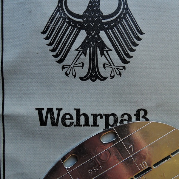 Wehrpass mit Erkennungsmarke